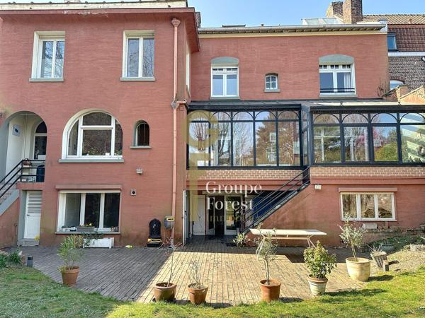 MAISON DE FAMILLE : 7/8 CHAMBRES, JARDIN, GARAGES