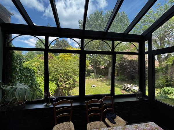 MAISON DE FAMILLE : 7/8 CHAMBRES, JARDIN, GARAGES