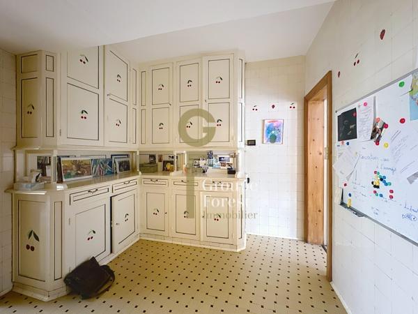 MAISON DE FAMILLE : 7/8 CHAMBRES, JARDIN, GARAGES