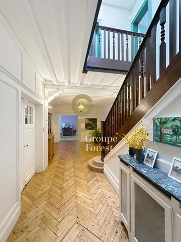 MAISON DE FAMILLE : 7/8 CHAMBRES, JARDIN, GARAGES