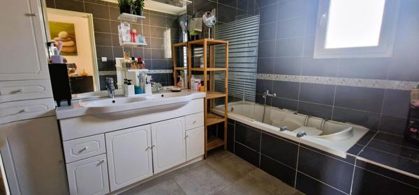 Maison familiale d'environ 100m² sur terrain de 574m² à APT