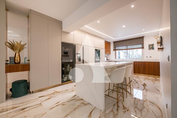 Maison 7 pièces 216 m2