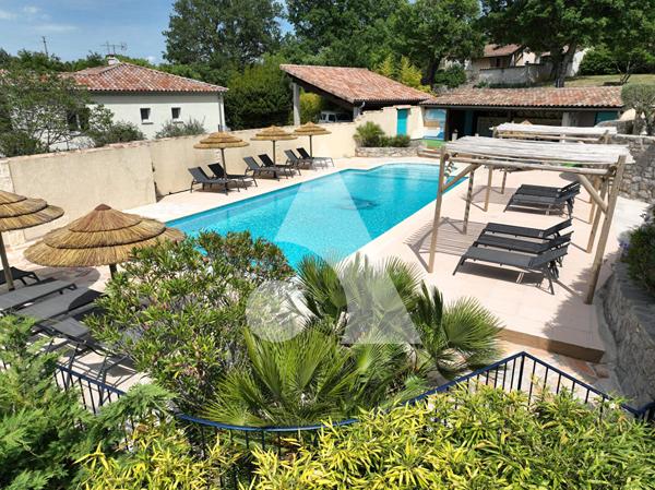 Maison 1570 m2