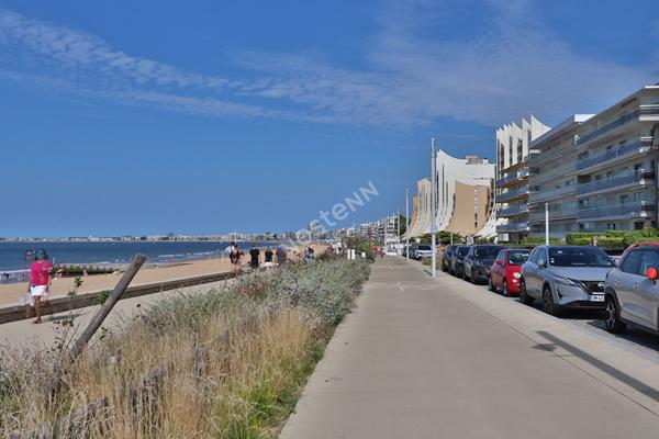 Appartement 2 chambres LA BAULE au 1er étage - Cave, garage et place de parking - La mer à pied