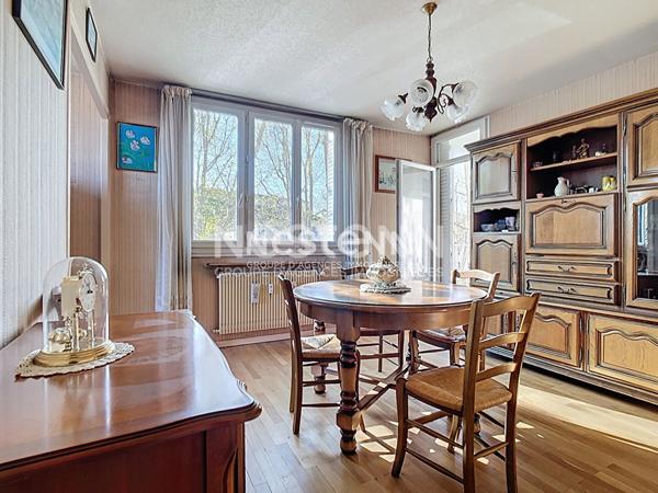 VILLEFRANCHE SUR SAONE OUEST - T2 avec cave et garage fermé - proche centre-ville