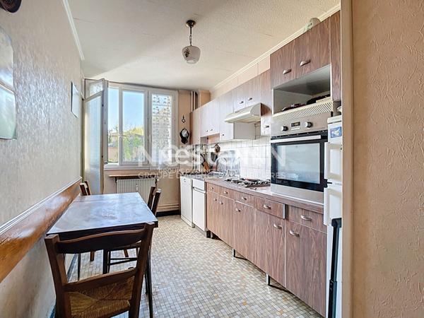 VILLEFRANCHE SUR SAONE OUEST - T2 avec cave et garage fermé - proche centre-ville