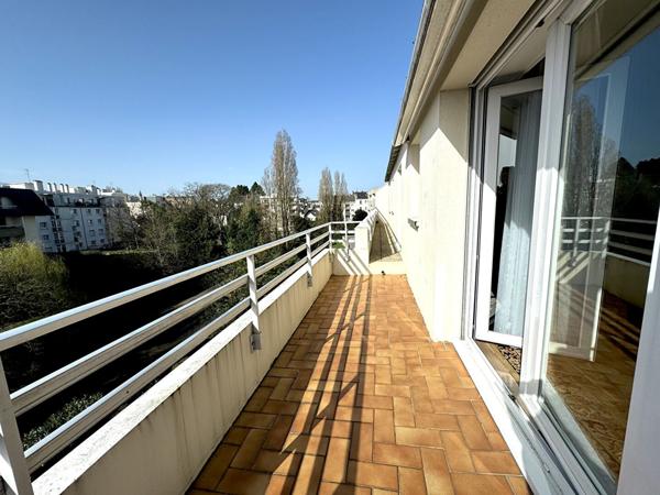 CANCLAUX SUPERBE APPARTEMENT DERNIER ETAGE DE 5 PIECES AVEC TERRASSES ET BALCON, CAVE ET STATIONNEMENTS