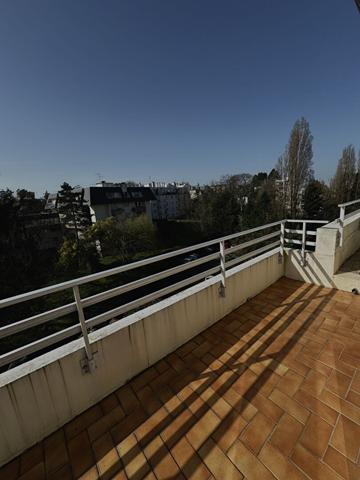 CANCLAUX SUPERBE APPARTEMENT DERNIER ETAGE DE 5 PIECES AVEC TERRASSES ET BALCON, CAVE ET STATIONNEMENTS