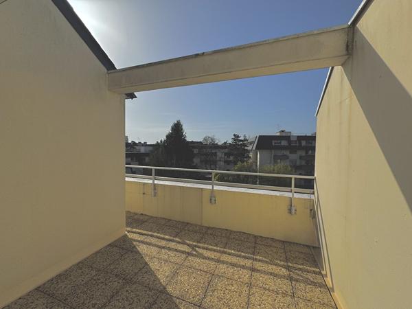 CANCLAUX SUPERBE APPARTEMENT DERNIER ETAGE DE 5 PIECES AVEC TERRASSES ET BALCON, CAVE ET STATIONNEMENTS