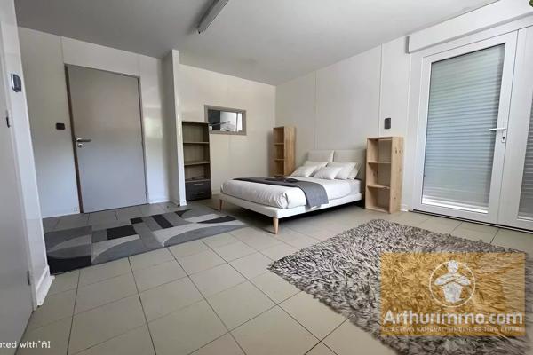 Location                                                      Maison
                        
                     4 pièces                      91 m2                     à Saint-Germain-du-Teil