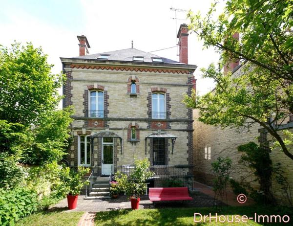 Maison à vendre 9 pièces de 237 m²