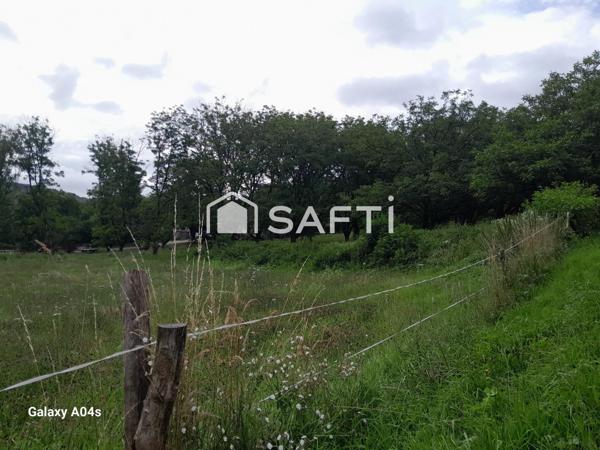 Terrain constructible de 1920m2 électricité eau et téléphone à proximité
