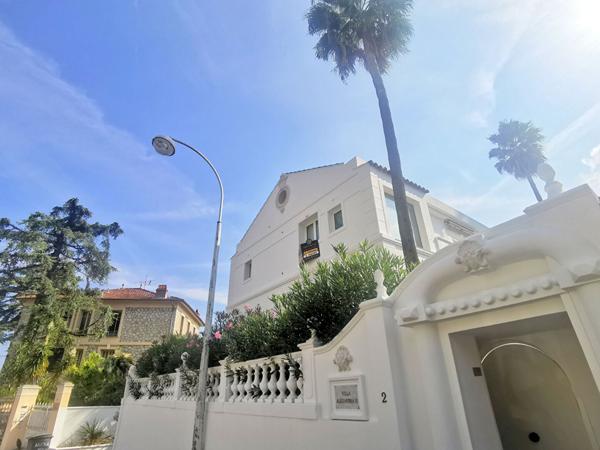 NICE NORD : BEL APPARTEMENT 2 PIECES DANS CHARMANTE VILLA