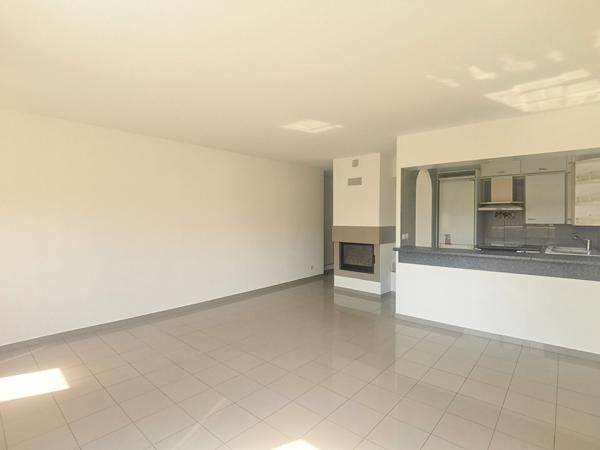 NICE NORD : BEL APPARTEMENT 2 PIECES DANS CHARMANTE VILLA