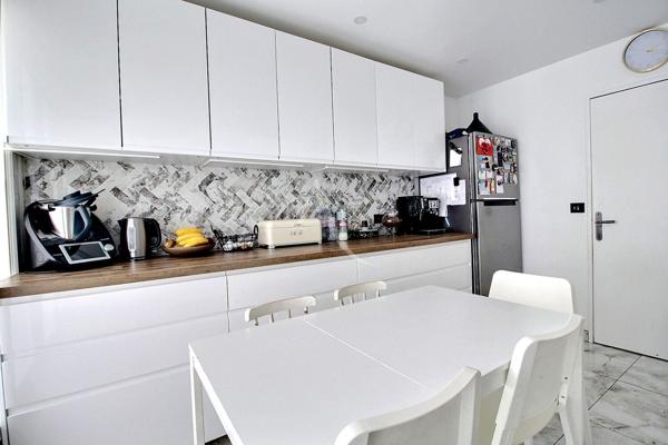 Appartement 5 pièces 103 m² Maurepas Centre