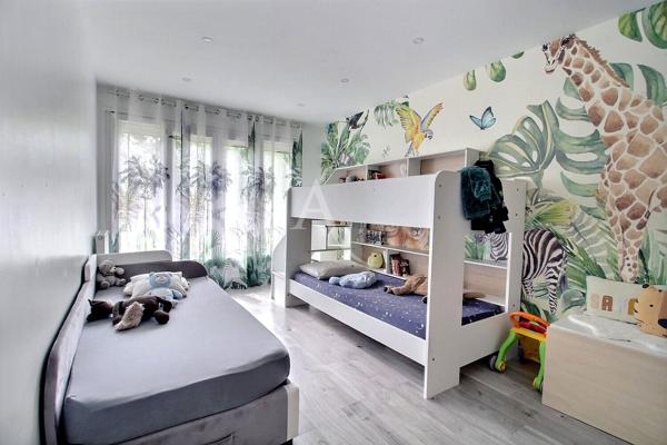 Appartement 5 pièces 103 m² Maurepas Centre