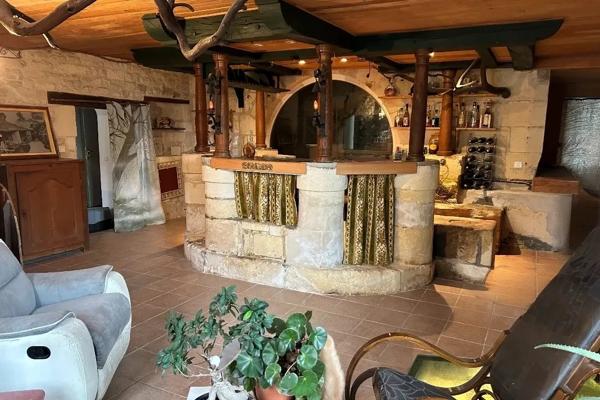 Ancien moulin à eau, une opportunité d'investissement, tout-à-l'égout avec potentiel de construction de plusieurs logements. Saint jean d angely