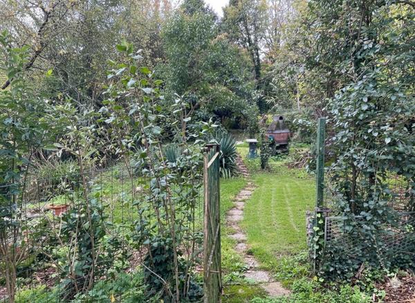 Ancien moulin à eau, une opportunité d'investissement, tout-à-l'égout avec potentiel de construction de plusieurs logements. Saint jean d angely
