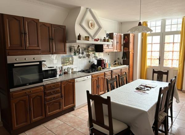 Ancien moulin à eau, une opportunité d'investissement, tout-à-l'égout avec potentiel de construction de plusieurs logements. Saint jean d angely