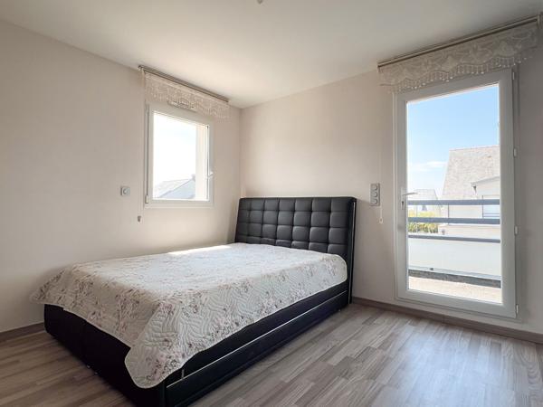 Maison contemporaine à Trélazé, 5 chambres dont une au rez-de-chaussée, garage jardin et dépendance