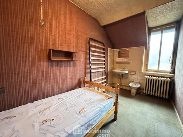 Maison 305 m² à Crécy-sur-Serre 02270