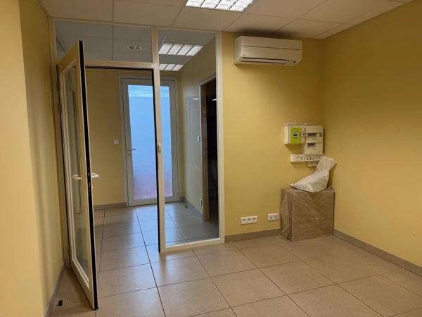 Location                                                      Local commercial
                        
                     4 pièces                      120 m2                     à Druelle Balsac