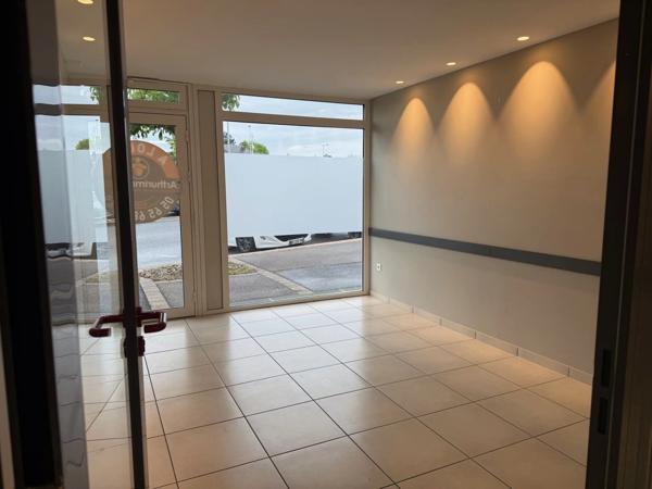 Location                                                      Local commercial
                        
                     4 pièces                      120 m2                     à Druelle Balsac