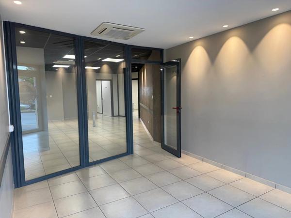 Location                                                      Local commercial
                        
                     4 pièces                      120 m2                     à Druelle Balsac