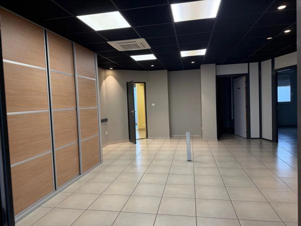 Location                                                      Local commercial
                        
                     4 pièces                      120 m2                     à Druelle Balsac