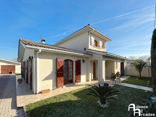 ÉLÉGANTE MAISON FAMILIALE AVEC PISCINE AU C?UR DE BÈGLE Bègles (33130)