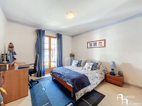 ÉLÉGANTE MAISON FAMILIALE AVEC PISCINE AU C?UR DE BÈGLE Bègles (33130)