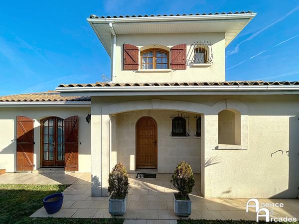 ÉLÉGANTE MAISON FAMILIALE AVEC PISCINE AU C?UR DE BÈGLE Bègles (33130)