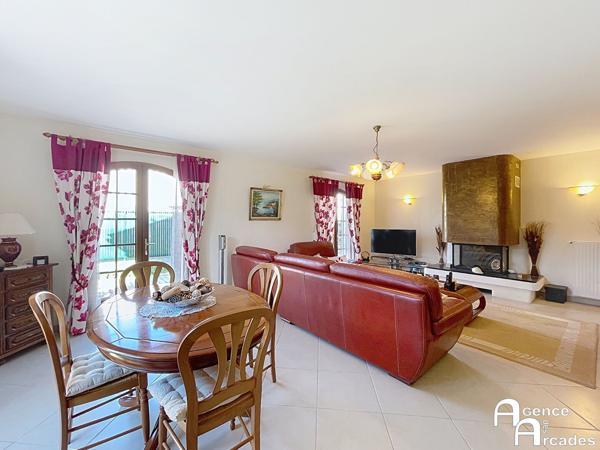 ÉLÉGANTE MAISON FAMILIALE AVEC PISCINE AU C?UR DE BÈGLE Bègles (33130)