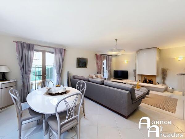 ÉLÉGANTE MAISON FAMILIALE AVEC PISCINE AU C?UR DE BÈGLE Bègles (33130)