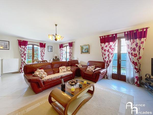 ÉLÉGANTE MAISON FAMILIALE AVEC PISCINE AU C?UR DE BÈGLE Bègles (33130)