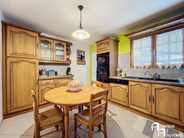 ÉLÉGANTE MAISON FAMILIALE AVEC PISCINE AU C?UR DE BÈGLE Bègles (33130)