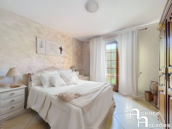ÉLÉGANTE MAISON FAMILIALE AVEC PISCINE AU C?UR DE BÈGLE Bègles (33130)