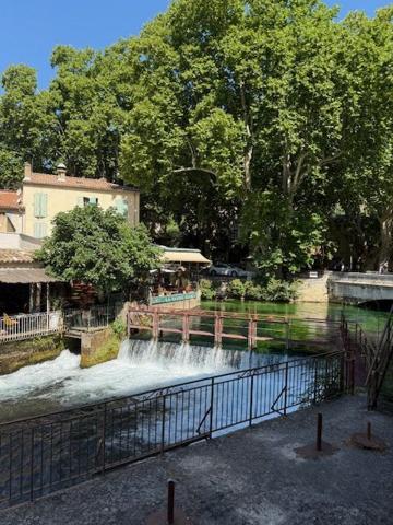 A vendre ! Superbe local commercial de 48 m² en bord de Sorgues à Fontaine de Vaucluse Fontaine de vaucluse