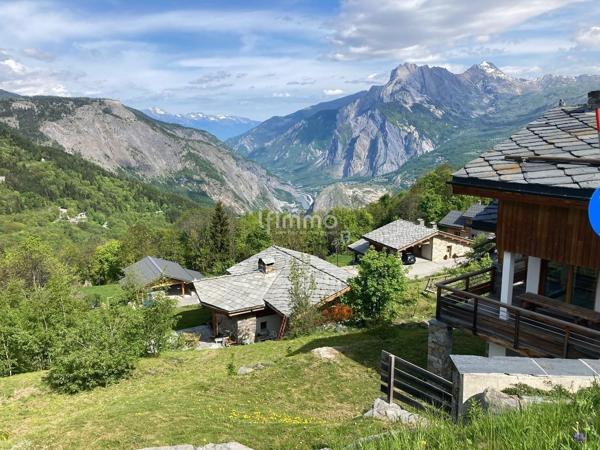 Là où la poudreuse murmure aux amoureux de la montagne