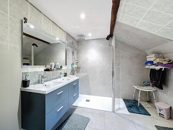 propriété 26Ha + maison + bâtiments agricoles + piste