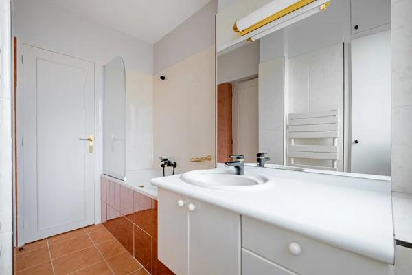 T5 vue mer 3 suites stationnement.