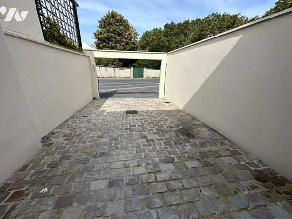 A VENDRE A EPERNAY - IMMEUBLE A USAGE DE COMMERCE ET D'HABITATION