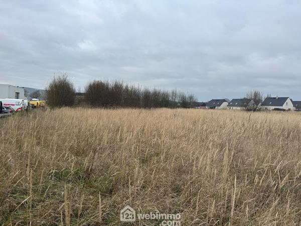 Terrain constructible 4500 m² à Chambry 02000