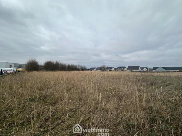 Terrain constructible 4500 m² à Chambry 02000