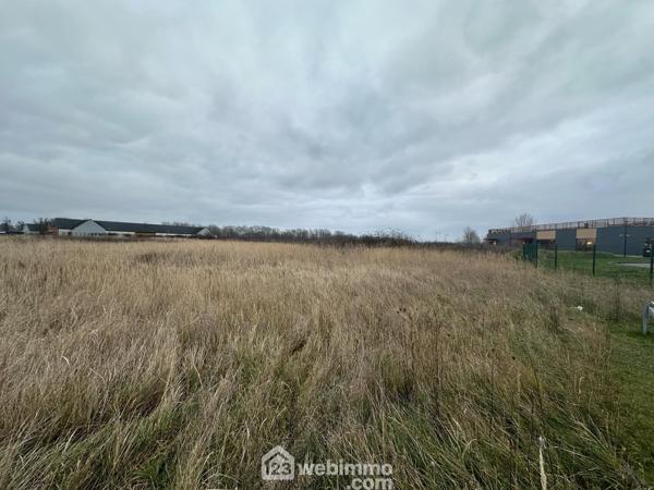 Terrain constructible 4500 m² à Chambry 02000