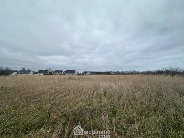 Terrain constructible 4500 m² à Chambry 02000