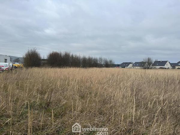 Terrain constructible 4500 m² à Chambry 02000