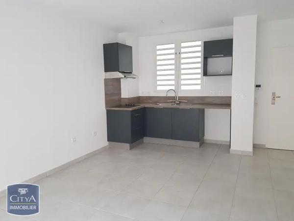 Appartement à louer 2 pièces 44m² Saint-Denis (97417)