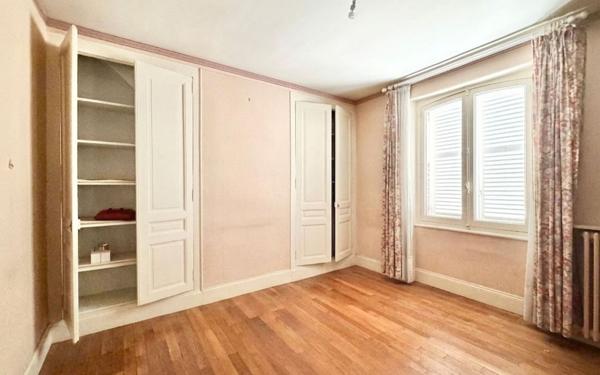 Maison à vendre    7 pièces • 190,05 m2 Chartres