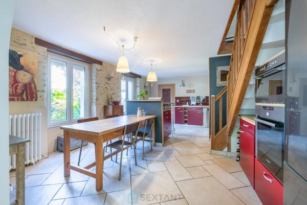 A coeur de Mennecy, voici une charmante maison de caractère (1860), entièrement rénovée.